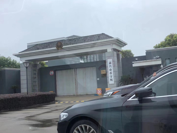 如何保障非直接撫養(yǎng)子女一方的探望權(quán)？深圳撫養(yǎng)權(quán)律師咨詢免費(fèi)來回答